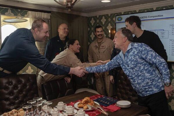 🪖 Kushner y Witkoff visitan el USS Abraham Lincoln, ubicado cerca de Irán - Sputnik Mundo