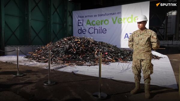 Transforman armas en acero para obras públicas en Chile - Sputnik Mundo