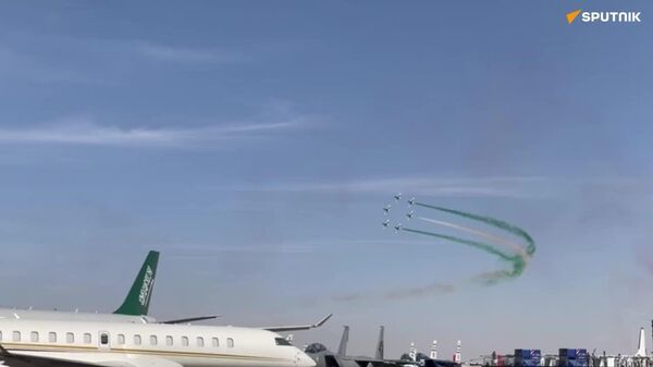 Espectáculos aéreos protagonizan una gran feria militar en Riad - Sputnik Mundo