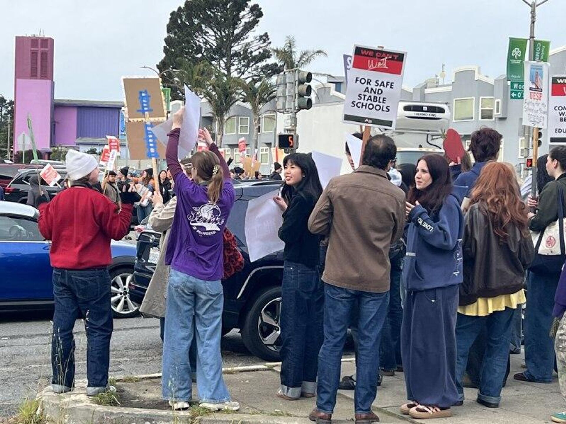 🪧 Se van a huelga los maestros de San Francisco, al oeste de EEUU - Sputnik Mundo, 1920, 09.02.2026