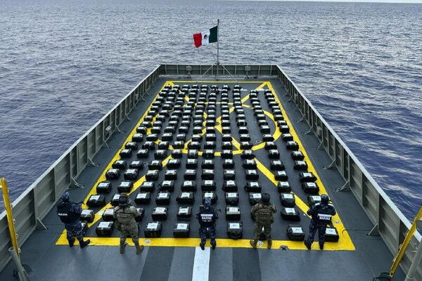 Autoridades de México y EEUU aseguran un cargamento de cocaína al oeste de la isla Clarión - Sputnik Mundo