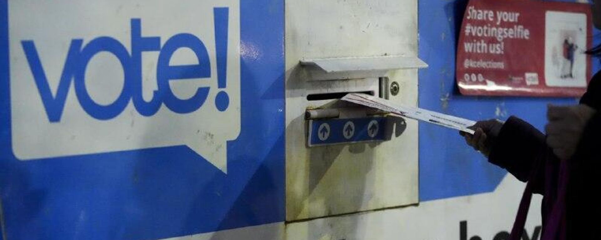 Derivaciones del caso Epstein podrían hundir a demócratas y republicanos en próximos comicios Derivaciones del caso Epstein podrían hundir a demócratas y republicanos en próximos comicios - Sputnik Mundo, 1920, 12.02.2026