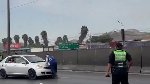 ‍ Inspector de tránsito es embestido durante operativo en Lima - Sputnik Mundo