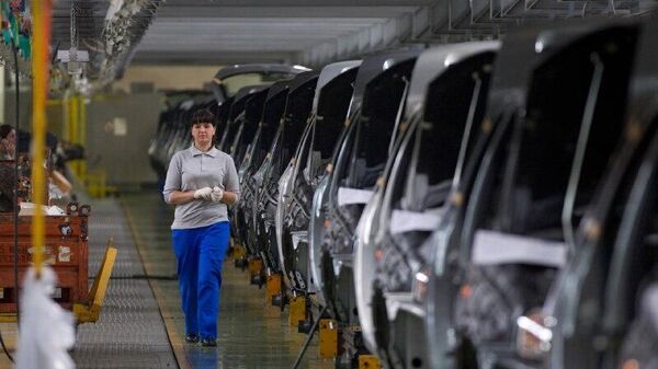 Fabricantes de autos de Detroit pierden millones de dólares ante poca venta de vehículos eléctricos - Sputnik Mundo