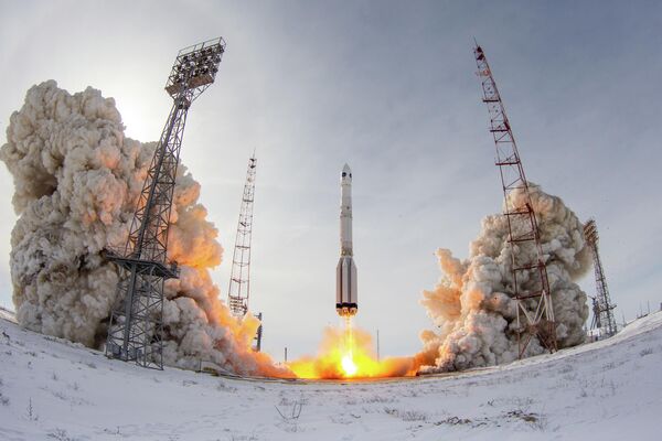 Lanzamiento del cohete Proton-M con el satélite de observación Elektro-L desde el cosmódromo de Baikonur. - Sputnik Mundo