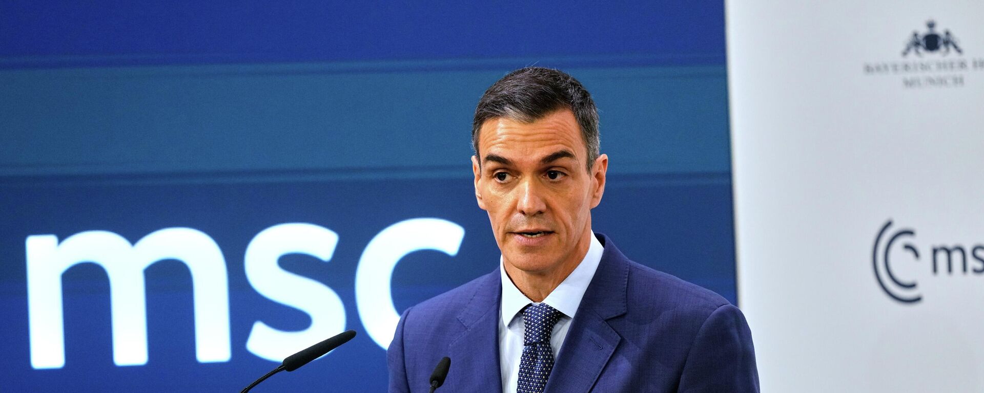Pedro Sánchez, presidente del Gobierno español, habla durante una mesa redonda en la Conferencia de Seguridad de Múnich, en Alemania, el 14 de febrero de 2026  - Sputnik Mundo, 1920, 14.02.2026