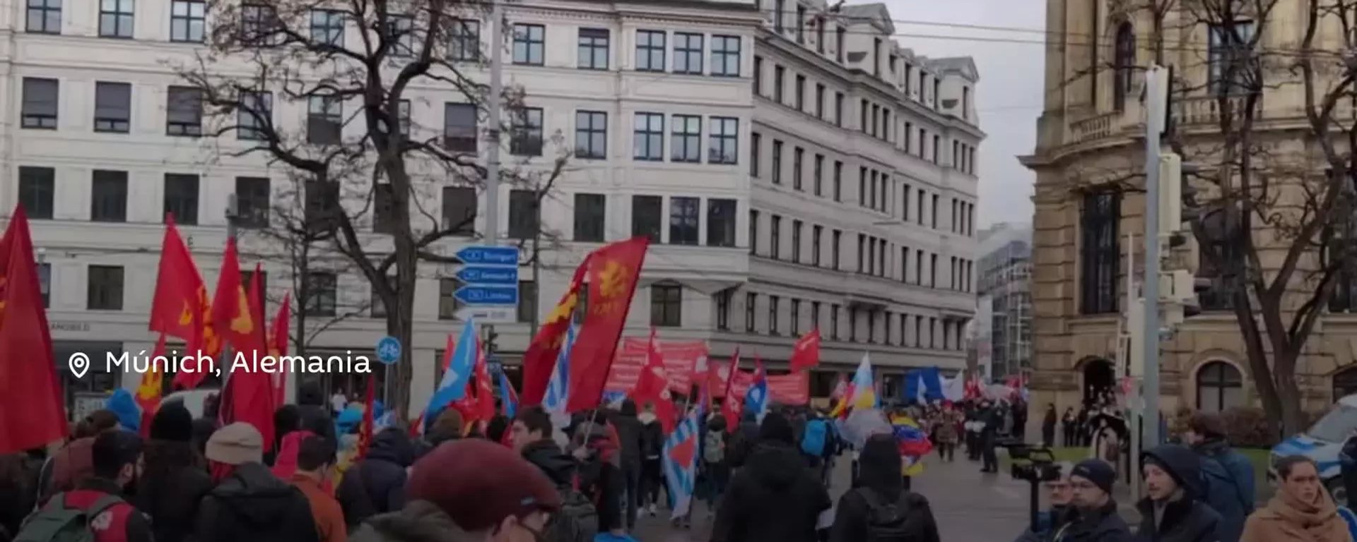 Migliaia di tedeschi protestano contro la Conferenza sulla sicurezza di Monaco e marciano in solidarietà con Cuba e Venezuela - Sputnik Mundo, 1920, 14.02.2026