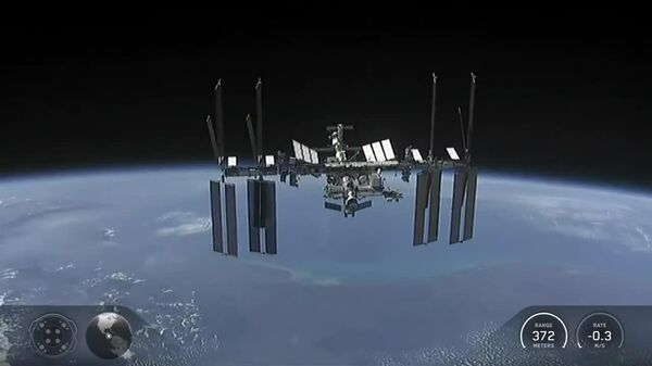 La nave Crew Dragon se acopla a la EEI - Sputnik Mundo