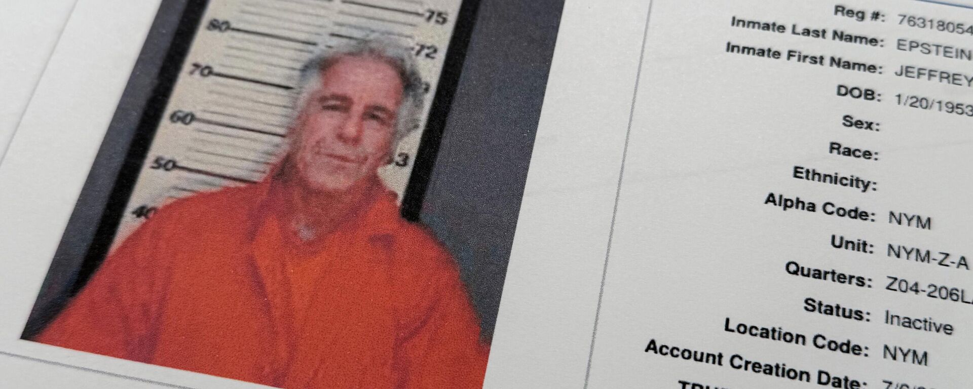 Fotografía de Jeffrey Epstein en un informe sobre reclusos de la Agencia Federal de Prisiones. - Sputnik Mundo, 1920, 22.02.2026