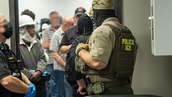 ICE mantendrá un grupo pequeño de agentes en Minnesota - Sputnik Mundo