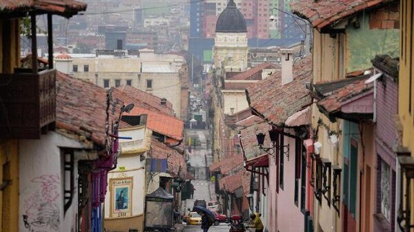 ¿Cuáles son las posibles secuelas de la suspensión del decreto que aumenta el salario mínimo en Colombia? - Sputnik Mundo