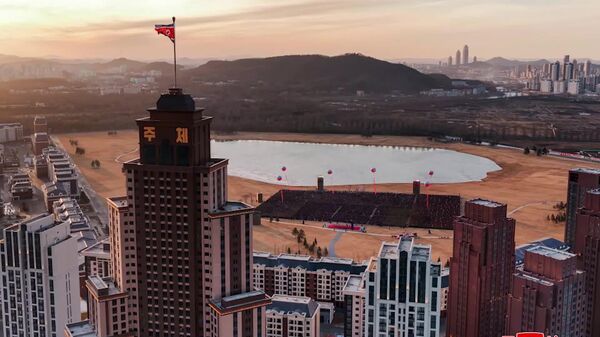 🪖 Kim Jong-un inaugura una nueva calle en honor a los héroes fallecidos durante la liberación de la región rusa de Kursk - Sputnik Mundo