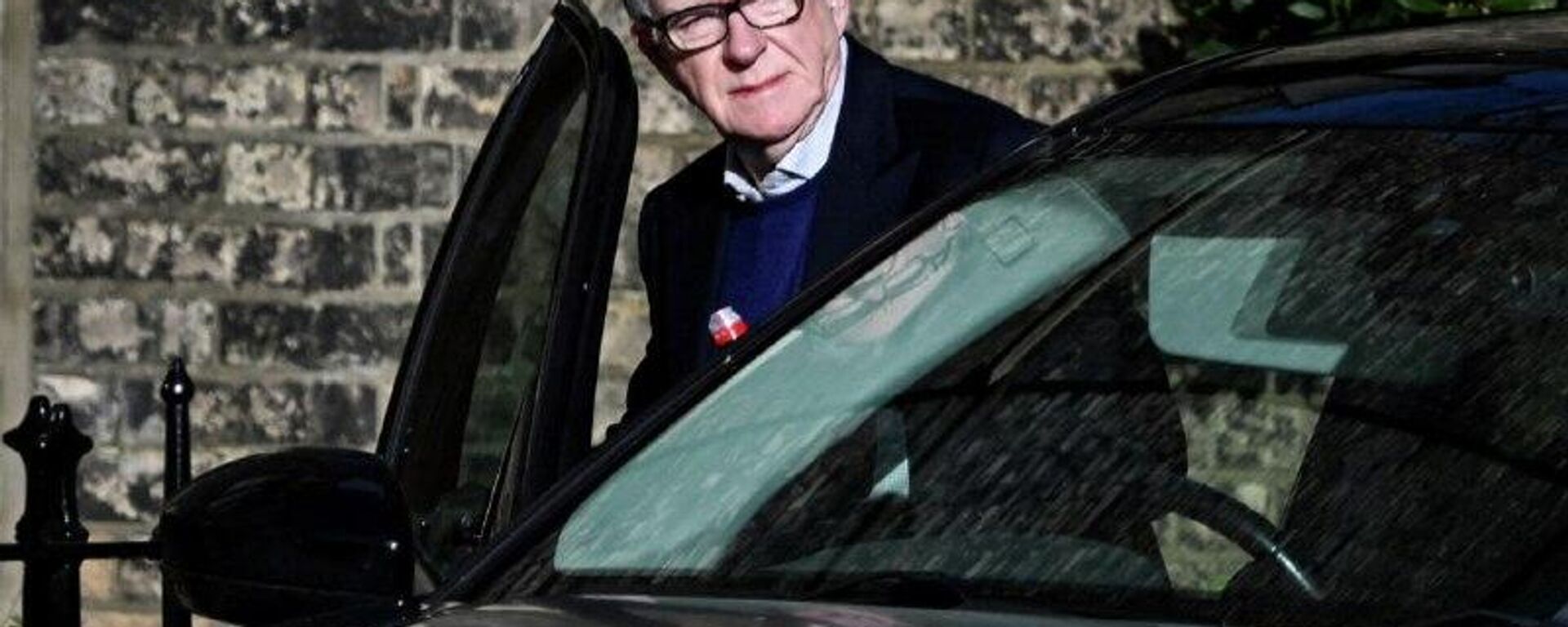 La Policía habría frenado la publicación de la correspondencia del exembajador británico en EEUU sobre Epstein, informan medios - Sputnik Mundo, 1920, 16.02.2026