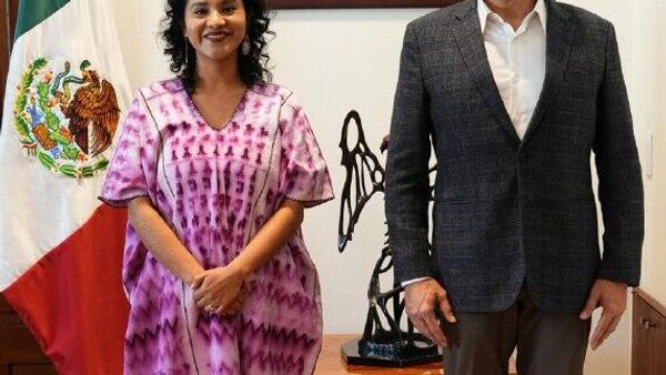 Nombran en México a una pedagoga y poeta indígena al frente de la dirección de Materiales Educativos - Sputnik Mundo