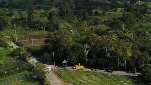 Un descomunal socavón en Indonesia pone en riesgo a comunidades - Sputnik Mundo