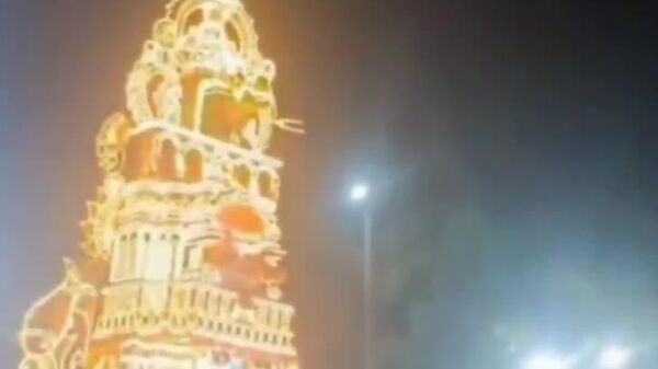 Un carro de 18 metros se derrumba y deja al menos siete heridos en la India - Sputnik Mundo