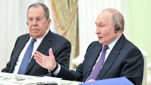 Putin destaca el vector positivo del desarrollo de las relaciones bilaterales entre Rusia y Cuba - Sputnik Mundo