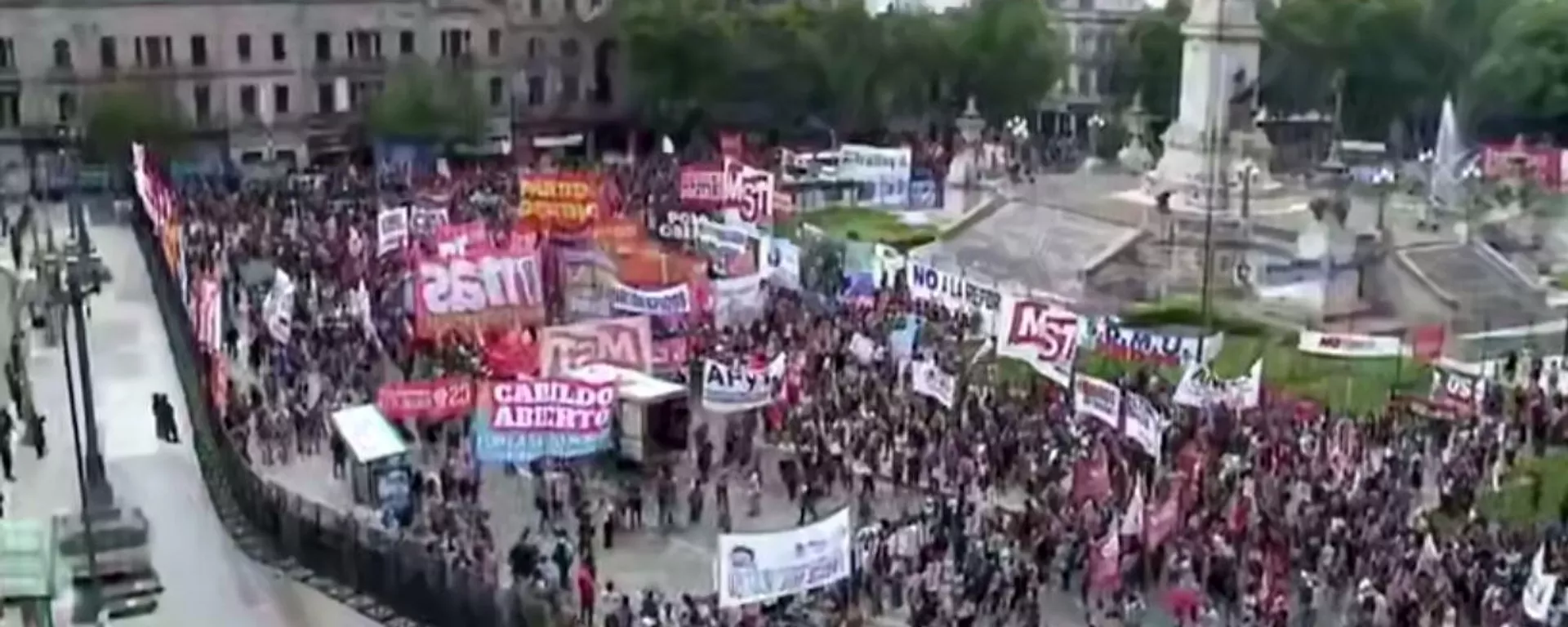 Así transcurren las protestas contra la reforma laboral en Argentina - Sputnik Mundo, 1920, 19.02.2026