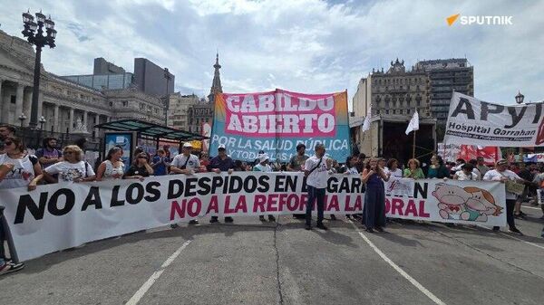 🪧 Sigue la movilización en Argentina contra la reforma laboral - Sputnik Mundo
