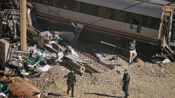 Primer informe del choque de trenes en España no es concluyente - Sputnik Mundo