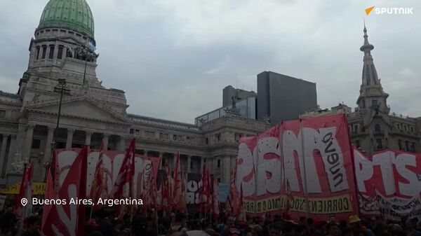🪧 ¿Por qué los argentinos salieron a las calles para evitar la aprobación de la reforma laboral? - Sputnik Mundo