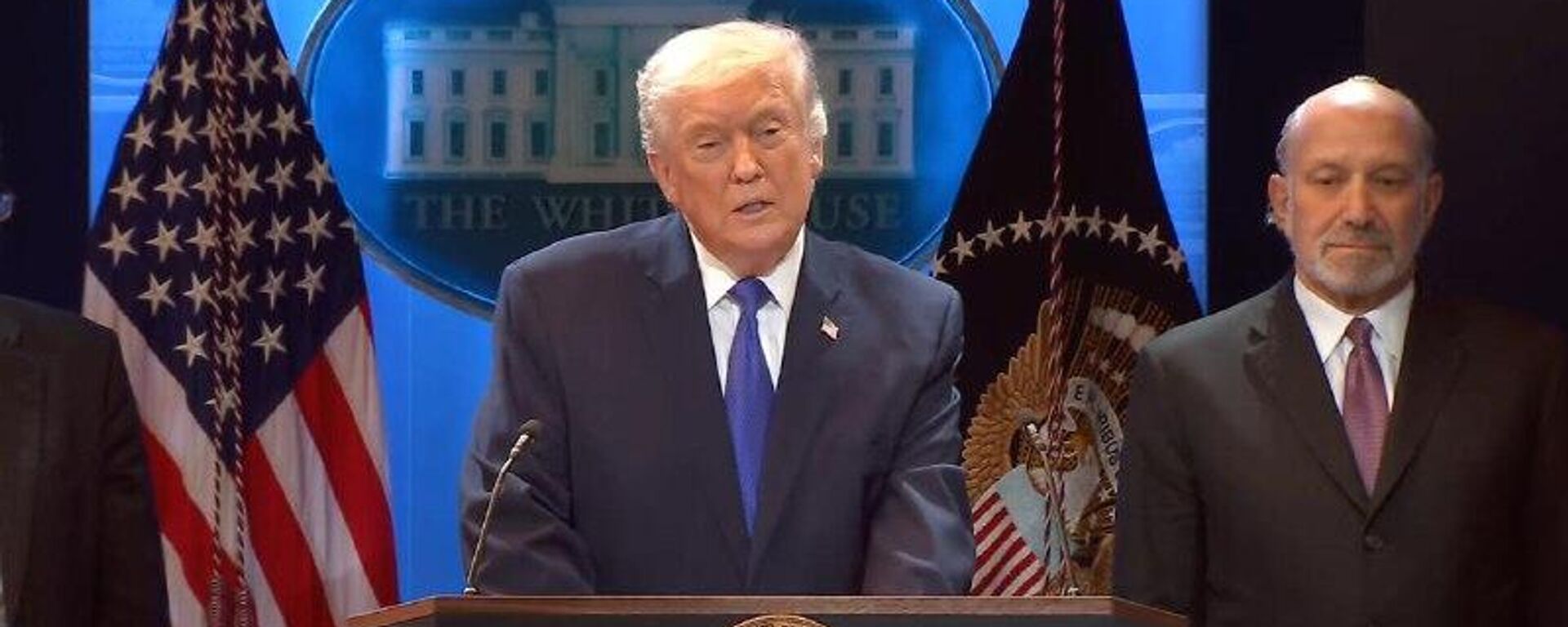 El presidente de Estados Unidos, Donald Trump, calificó negativamente la decisión del organismo jurídico, mismo que determinó que el jefe de Estado no está autorizado a imponer aranceles globales - Sputnik Mundo, 1920, 20.02.2026