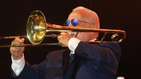 Muere Willie Colón, figura clave en la salsa - Sputnik Mundo