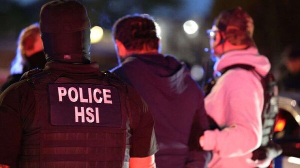 ‍ El ICE adquiere almacenes para crear centros de detención de migrantes - Sputnik Mundo