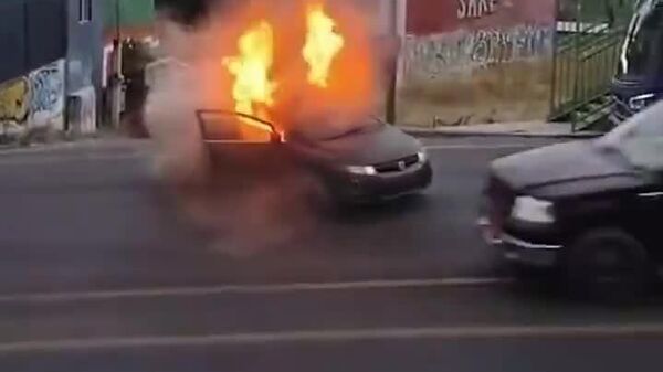 Se registra la quema de un auto al sur de la CDMX - Sputnik Mundo