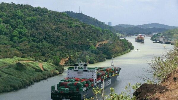 Panamá retoma el control de dos puertos en el Canal - Sputnik Mundo