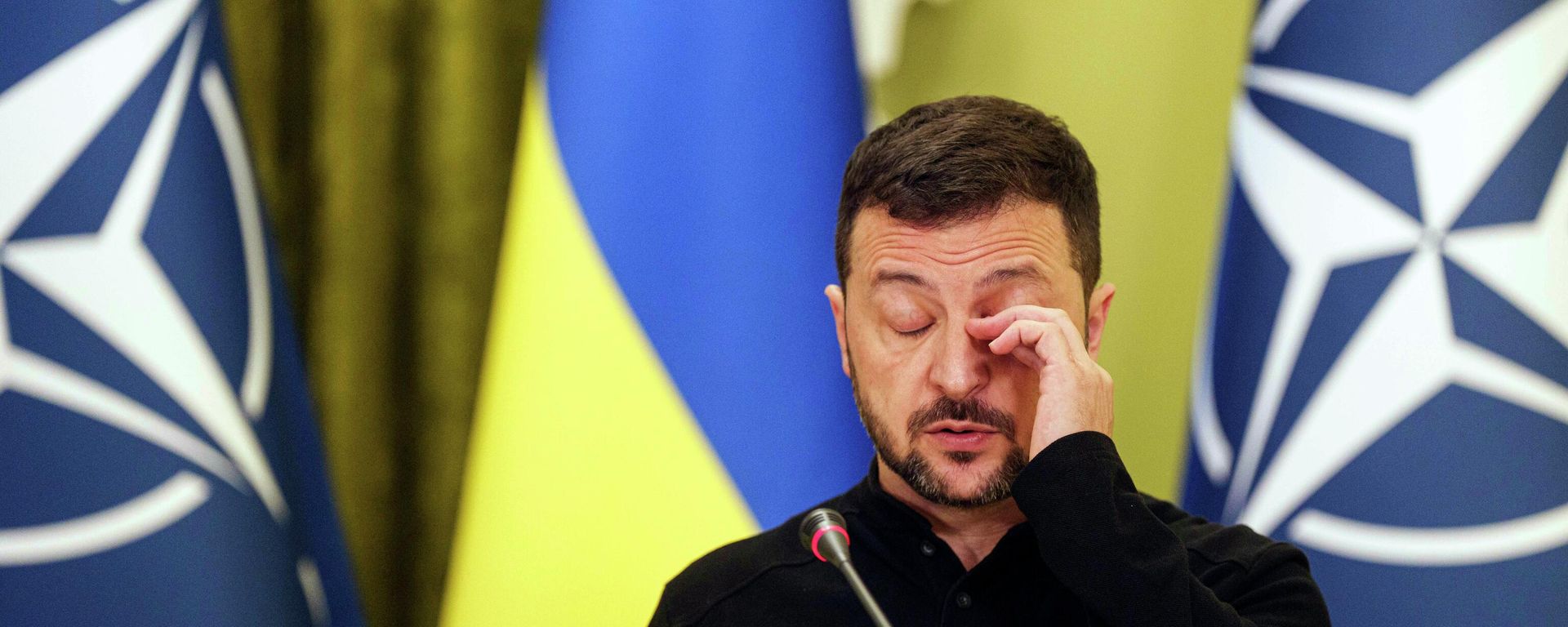 Volodímir Zelenski se dirige a los periodistas durante una rueda de prensa conjunta con el secretario general de la OTAN, Mark Rutte, en Kiev, el 3 de octubre de 2024 - Sputnik Mundo, 1920, 07.08.2026