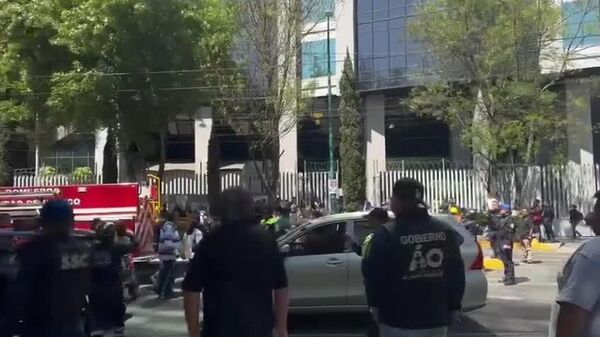 Reportan una falsa amenaza de bomba en un edificio de la capital de México - Sputnik Mundo