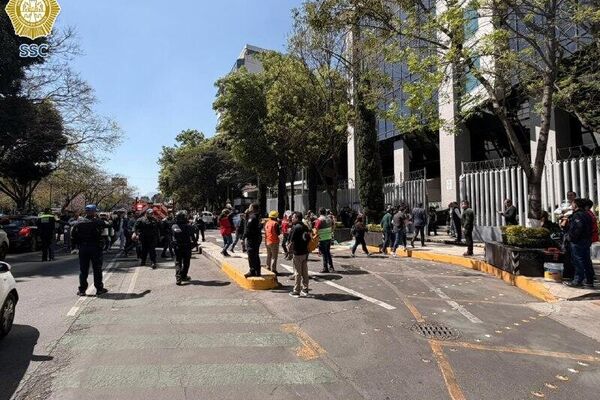 Reportan una falsa amenaza de bomba en un edificio de la capital de México - Sputnik Mundo