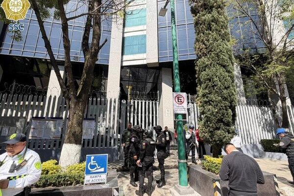 Reportan una falsa amenaza de bomba en un edificio de la capital de México - Sputnik Mundo