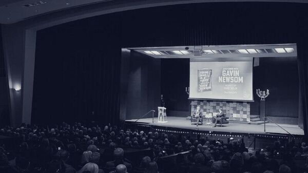 El gobernador demócrata de California publica libro: ¿un guiño hacia 2028? - Sputnik Mundo