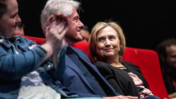 Hillary Clinton afirma que no tenía idea de las actividades criminales de Jeffrey Epstein - Sputnik Mundo