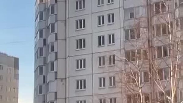 Héroes anónimos salvan a un bebé tras caída desde un décimo piso - Sputnik Mundo