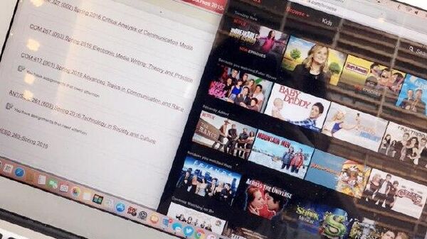 Netflix se retira de la competencia por comprar Warner Bros - Sputnik Mundo