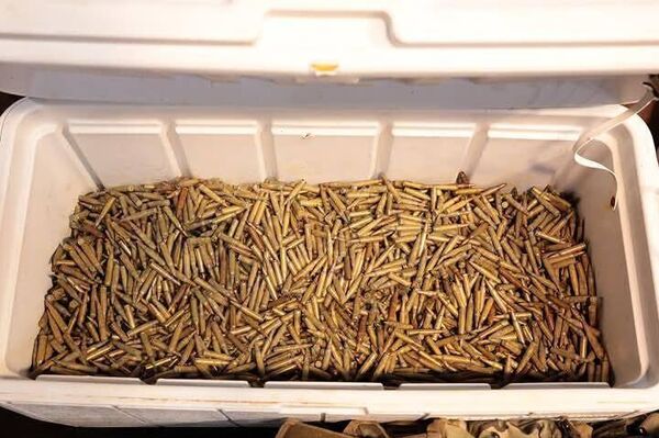 Cuba presenta el armamento incautado en la lancha con bandera de EEUU que invadió las aguas nacionales - Sputnik Mundo