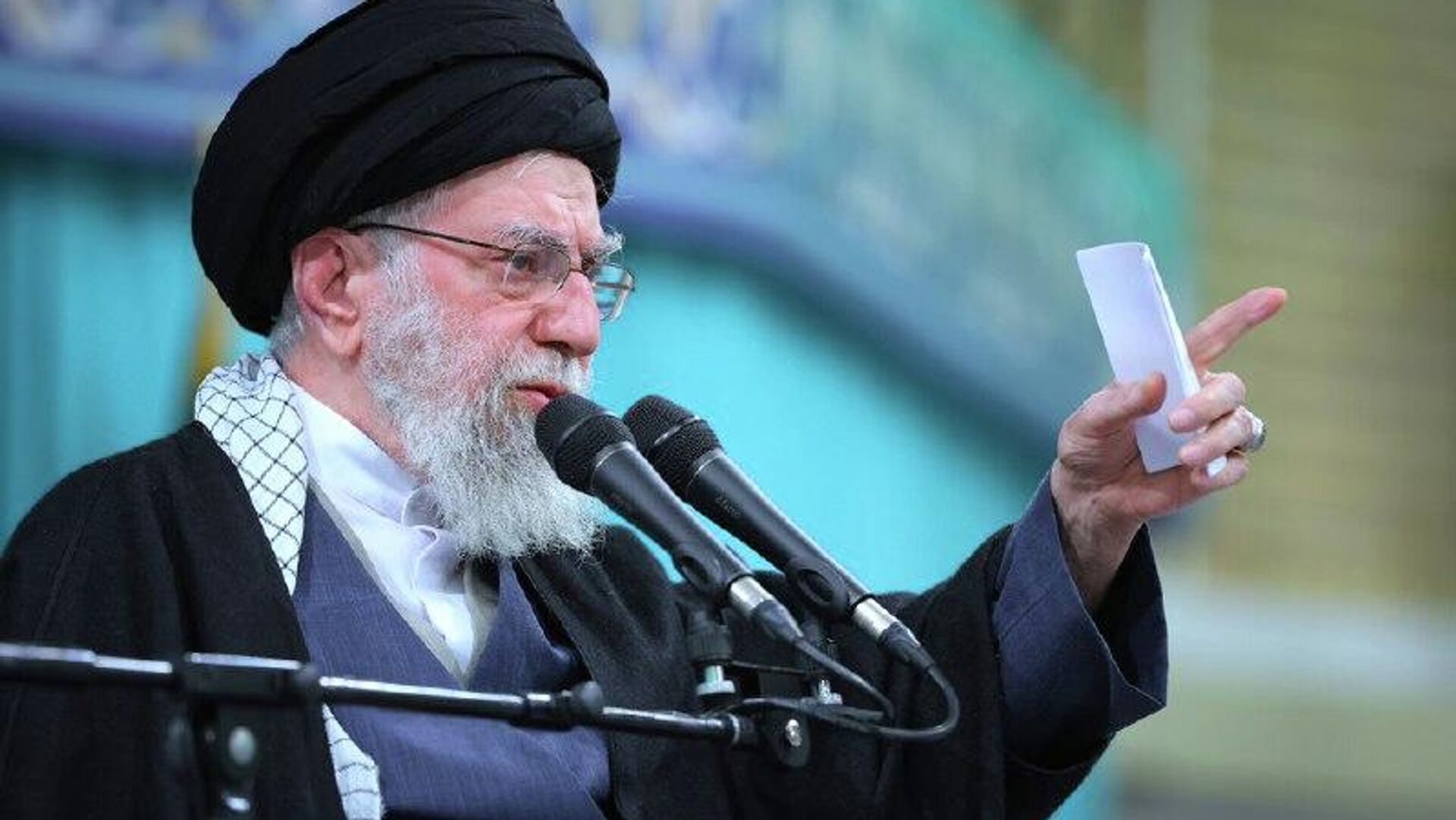 El ayatolá Alí Jameneí encabeza las respuestas de Teherán tras las agresiones de Tel Aviv y Washington contra el país persa, destacó la agencia iraní Tasnim El ayatolá Alí Jameneí encabeza las respuestas de Teherán tras las agresiones de Tel Aviv y Washington contra el país persa, destacó la agencia iraní Tasnim - Sputnik Mundo, 1920, 28.02.2026