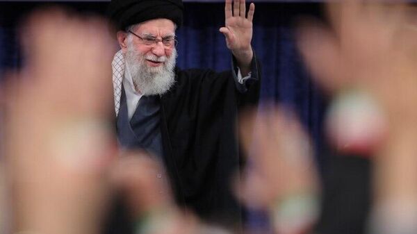 De acuerdo con la televisión estatal, el ayatolá falleció tras el ataque de Israel y Estados Unidos contra el país persa - Sputnik Mundo