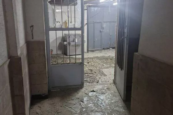 La escuela primaria Shaheed Mahallati, en Teherán, resultó dañada por ataques de EEUU e Israel La escuela primaria Shaheed Mahallati, en Teherán, resultó dañada por ataques de EEUU e Israel - Sputnik Mundo