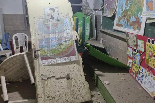 La escuela primaria Shaheed Mahallati, en Teherán, resultó dañada por ataques de EEUU e Israel La escuela primaria Shaheed Mahallati, en Teherán, resultó dañada por ataques de EEUU e Israel - Sputnik Mundo
