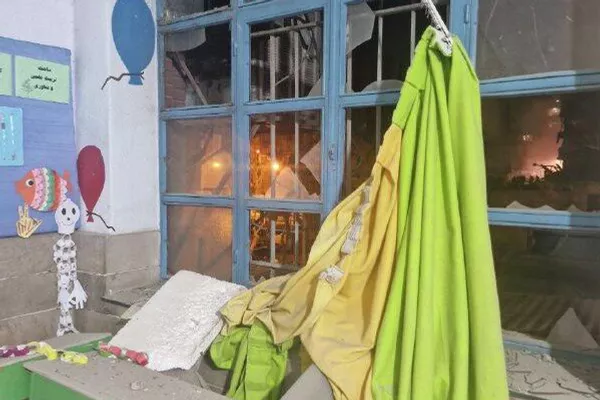 La escuela primaria Shaheed Mahallati, en Teherán, resultó dañada por ataques de EEUU e Israel La escuela primaria Shaheed Mahallati, en Teherán, resultó dañada por ataques de EEUU e Israel - Sputnik Mundo