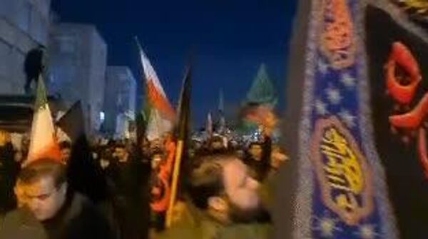 Universitarios marchan en Teherán en solidaridad por ataques de Israel y EEUU - Sputnik Mundo