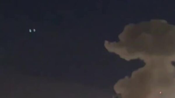 Reportan nuevos ataques aéreos de EEUU e Israel en Irán - Sputnik Mundo