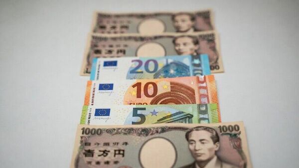 El euro y el yen son 'golpeados' por el conflicto en Oriente Medio - Sputnik Mundo