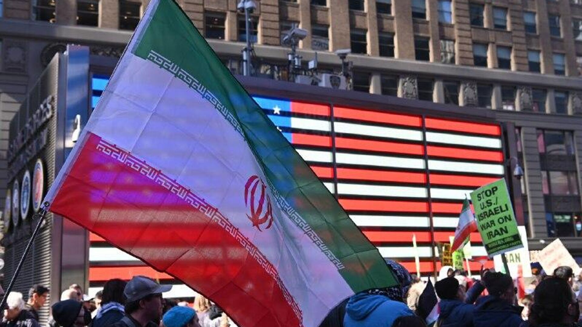 Mayoría de estadounidenses desaprueba acciones militares contra Irán, según encuesta Mayoría de estadounidenses desaprueba acciones militares contra Irán, según encuesta - Sputnik Mundo, 1920, 03.03.2026