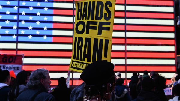 Protestas contra los ataques contra Irán - Sputnik Mundo