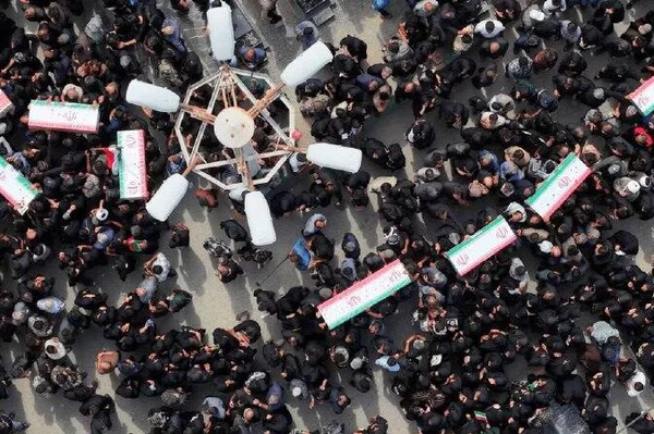 Imágenes horribles: Zajárova condena el silencio del Occidente sobre la muerte de las niñas iraníes por el ataque de EEUU e Israel - Sputnik Mundo